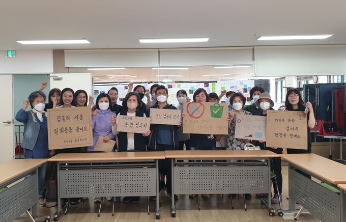 광명시 하안4동 통장협의회는 지난 26일 동 행정복지센터에서 통장 20명이 참석한 가운데 ‘탄소배출 줄이기 첫걸음을 위한 일상생활 속 실천’ 선언식을 진행했다