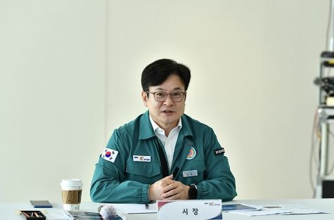 김병수 시장은 4일 애기봉평화생태공원에서 열린 ‘9월 현장 간부회의’ 중 애기봉 일대 관광인프라 연계방안 모색 및 모노레일 설치 등 접근성 개선에 주력해 운영 효율성을 높여야 한다고 강조했다.