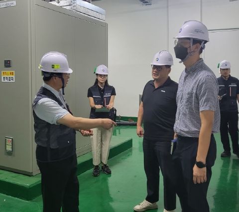 11일 조소연 이사장이 참석한 가운데 공단 안전점검반이 조치원에 위치한 고용복지+센터에 대한 안전점검을 진행하고 있다.