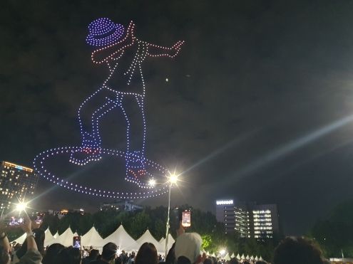 드론 700대 춤 추자 시민들 “와”…안양춤축제 막 올라