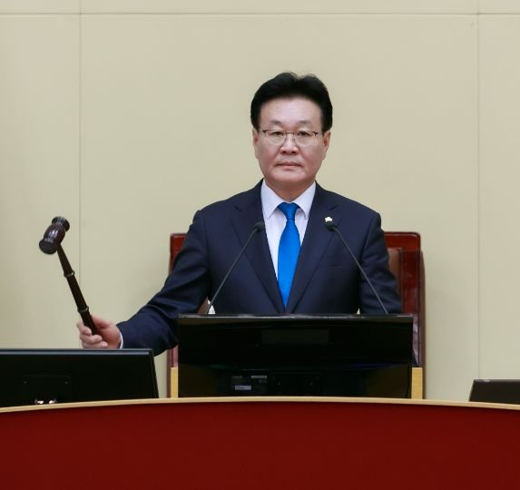 ‘부천시 과학고 설립 지지 결의안’을 대표 발의한 최성운 부천시의회 의장