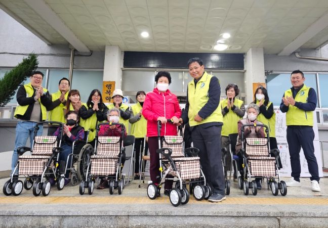 취약계층 독거어르신 실버카 지원