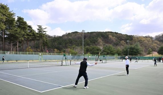 거창군, 제45회 종별 선수권 및 제37회 협회장배 테니스대회 성황