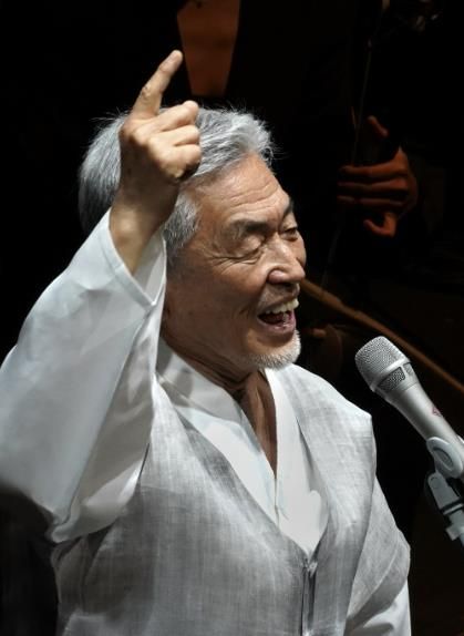 당진문예의전당 2025년 그랜드시즌 첫 공연...한국 음악의 거장 장사익 소리판 '꽃을 준다 나에게' 공연 성료!