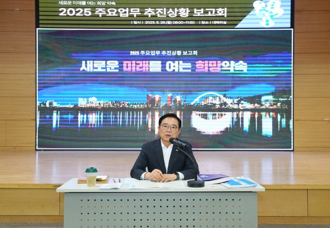 천안시가 26일 천안시청 대회의실에서 ‘상반기 주요업무 추진상황 보고회’를 진행하고 있다.