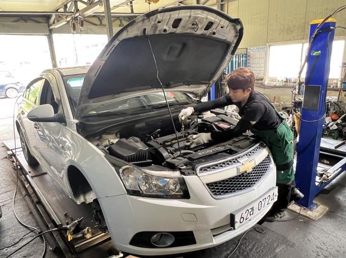 결혼이민자 자동차정비작업현장