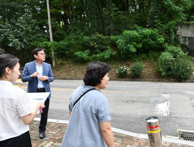 수원시 영통구, 청명로 32 일원 경관녹지 내 무허가 건물 철거 관련 현장행정