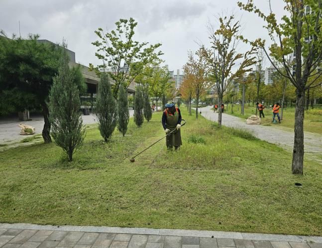 수원시 장안구, 도시공원 조경작업 마무리
