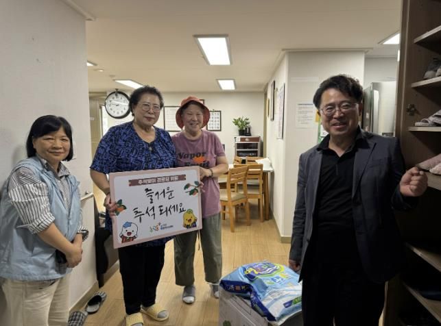 시흥시 능곡동, 추석 명절 맞아 경로당 위문으로 따뜻한 명절 분위기 조성