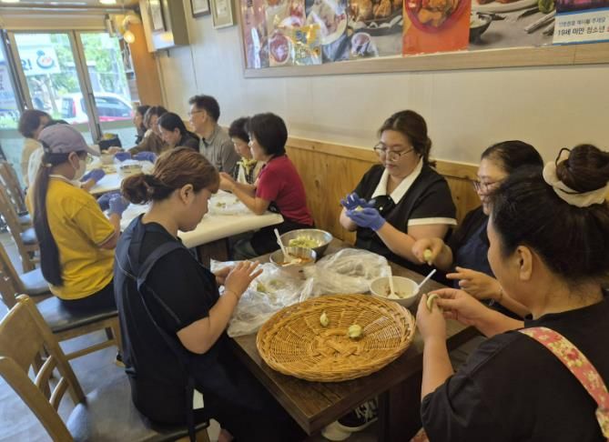 수원시 장안구 조원1동, 다문화가정 송편 빚기 행사 개최