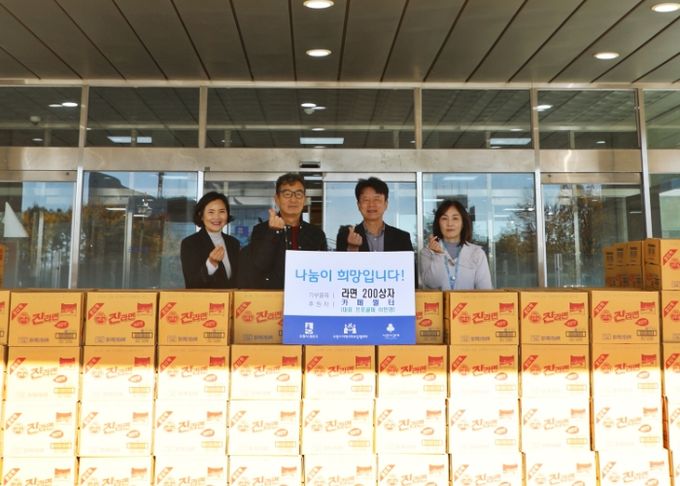 카페벌터(대표 프로골퍼 이민영), 어려운 이웃을 위해 라면 200상자 후원