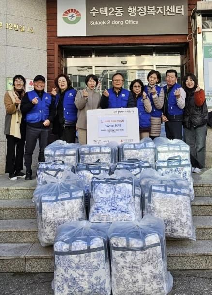 구리 수택2동 바르게살기위원회, 취약계층에 ‘사랑의 이불’ 50채 전달