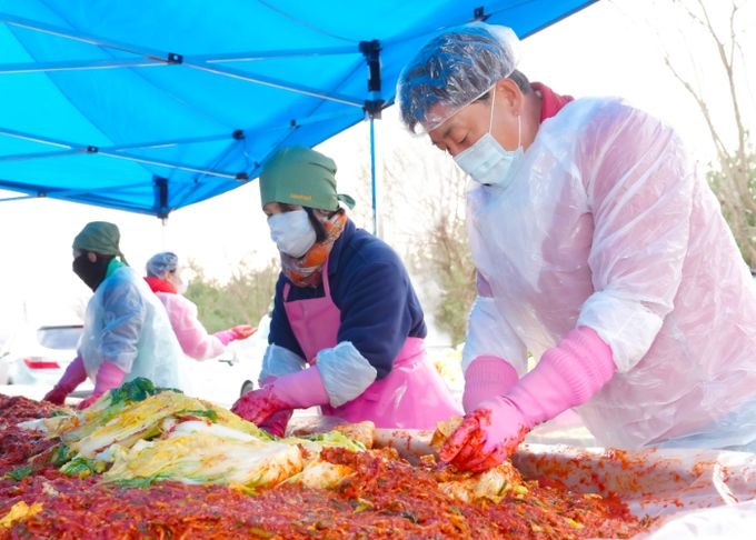 광주시 오포2동 새마을회, ‘사랑의 김장나눔 행사’로 취약계층 120가구 지원