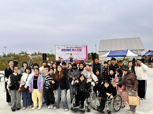 라티에라 페스티벌 단체사진