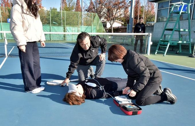 천안도시공사가 28일 심정지 응급상황 대응 모의훈련을 진행하고 있다.