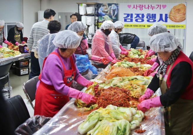 수원시 장안구 영화동 경로당협의회, 어르신의 따뜻한 겨울나기를 위한 사랑의 김장나눔