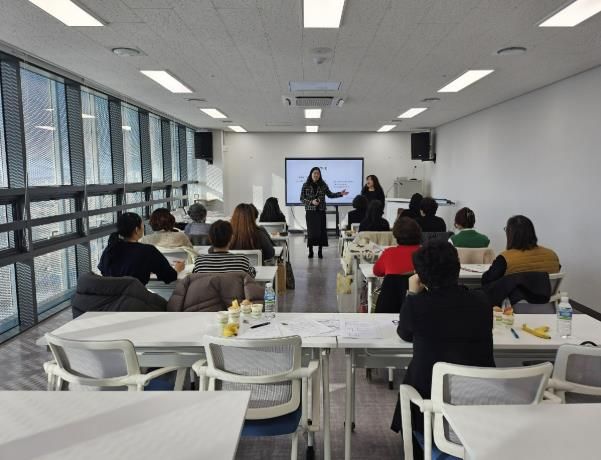 동두천시 오르빛도서관, 하반기 시니어 그림책 지도사 양성과정 성료