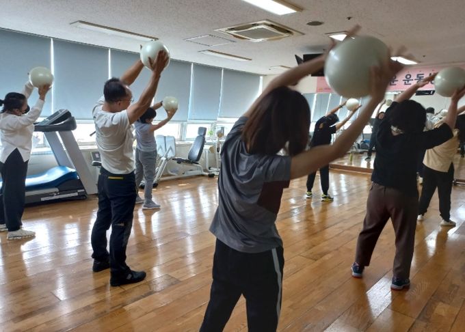 건강생활지원센터에서 '슬기로운 운동생활 3기' 프로그램이 진행되고 있다.