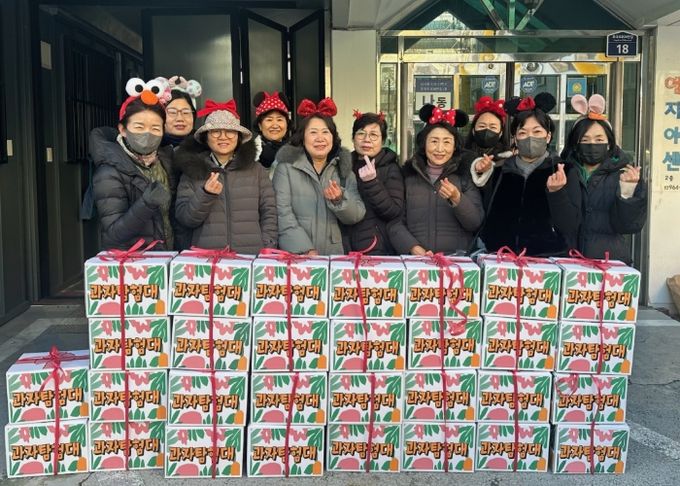 고양시 성사1동 지역사회보장협의체, 지역아동센터에 성탄절 선물 전달