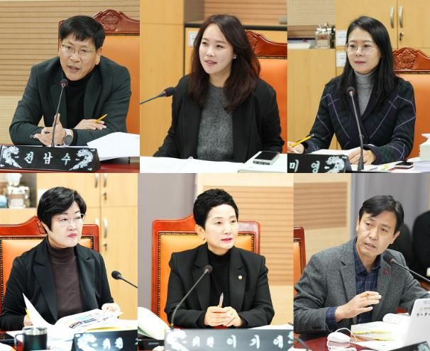 아산시의회 기획행정농업위원회가 제263회 제2차 정례회 중 주요업무 추진상황 보고를 청취하고 있다.