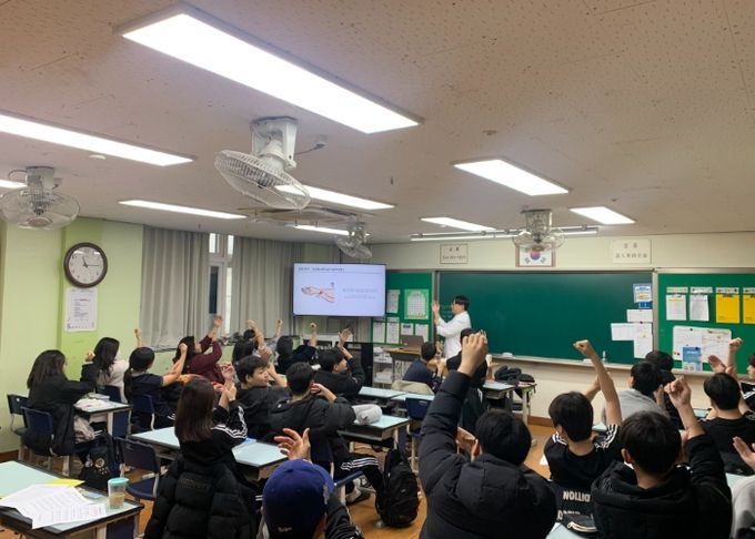 청소년 한의약건강교실 진행 모습