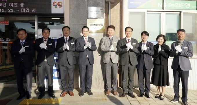 지난 22일 시청 본관 앞에서 열린 국민행복민원실 현판 제막식