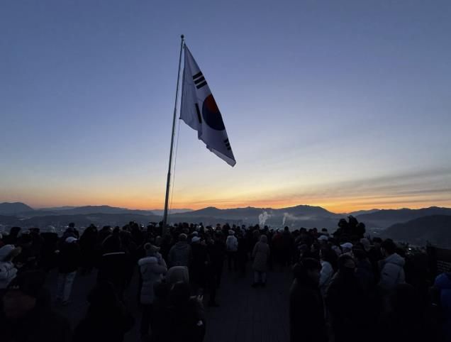 연천군 전곡읍체육회, ‘2026 국사봉 신년 해맞이 행사’ 성황리 열어