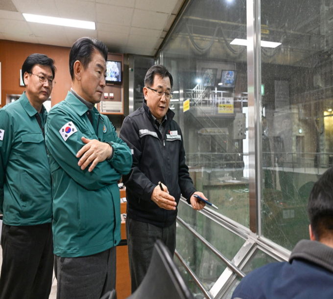 의정부시는 생활쓰레기 직매립 금지 시행에 따라 1월 15일 자원회수시설을 방문해 운영 현황을 살피고, 폐기물 처리 업무에 전념하고 있는 현장 직원들을 격려했다.