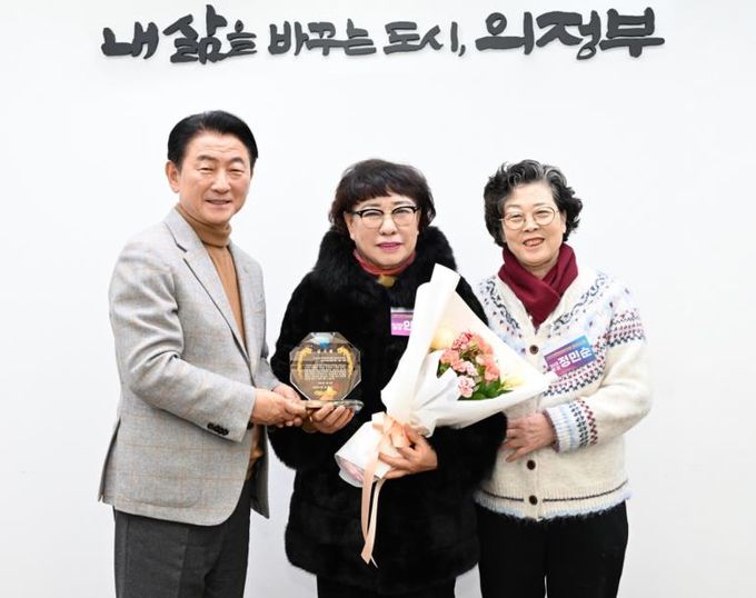 의정부시(시장 김동근)는 1월 19일 시장실에서 (사)21세기여성정치연합 의정부시지회 신년인사회를 개최했다.