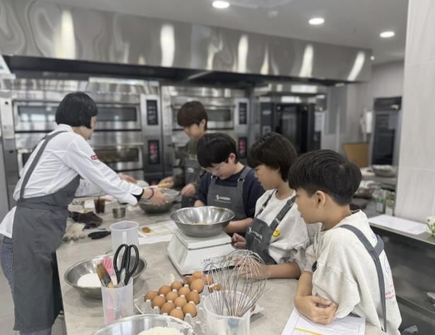 동행청년창업소에서 진행된 청소년 외식 교육 모습