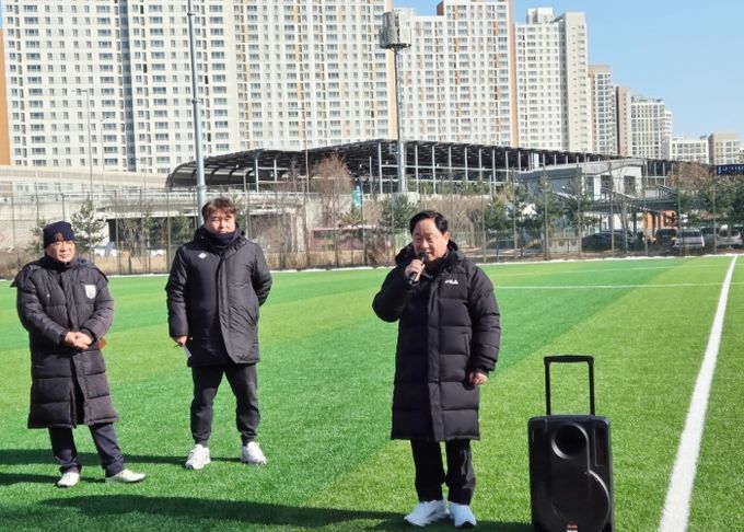 남양주시, 정비 완료된 다산체육공원에서 축구 동호인과 새해 맞아