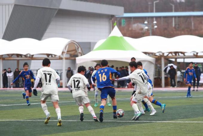 2025년 열린 울진금강송 춘계 중등 축구대회 경기 모습