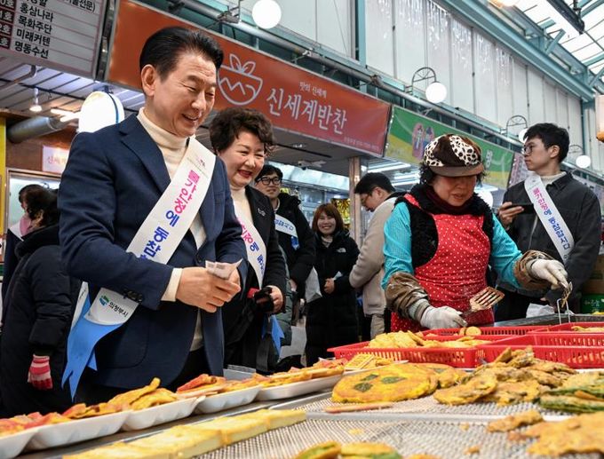 의정부시는 2월 10일 설 명절을 앞두고 관내 전통시장을 방문해 상인들의 애로사항을 청취하고 현장 상황을 점검했다.