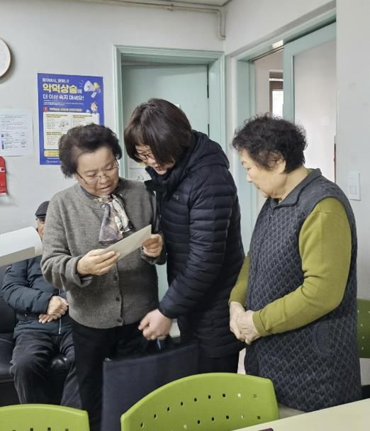 수원시 팔달구 우만2동, 설 명절 맞아 경로당 찾아 따뜻한 인사 건네