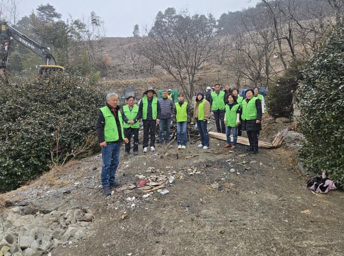 봉산면 지역사회보장협의체 화재 가구 현장 방문 사진