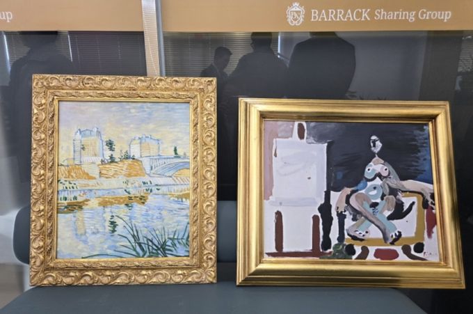 (왼쪽) Vincent Van Gogh 작품명 : The Seine with the Pont de Clichy 클리시 다리가 있는 센느강 (오른쪽) Pablo Picasso 작품명 : Le Modele dans L'atelier 화실(아틀리에) 안의 모델 (사진제공=K trendy NEWS)