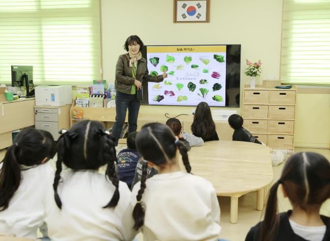 지난 9일 시목초에서 농촌체험프로그램을 운영하고 있는 모습.