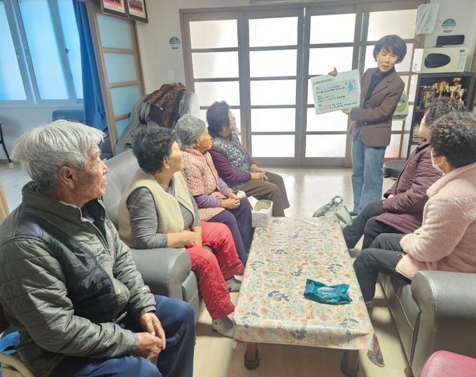 어르신과 아이가 함께 배우는 세대 연계 감염병 예방 교육