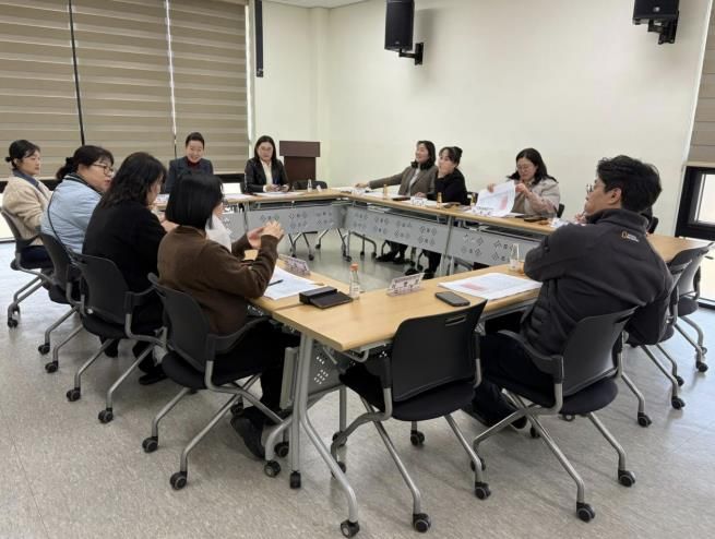 물품가격결정위원회 회의 모습