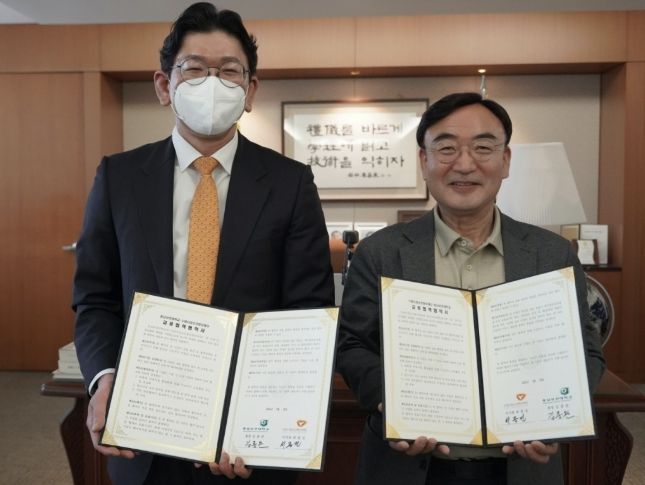 수원시청소년청년재단–동남보건대학교 협약… 연계사업 활성화 ‘맞손’