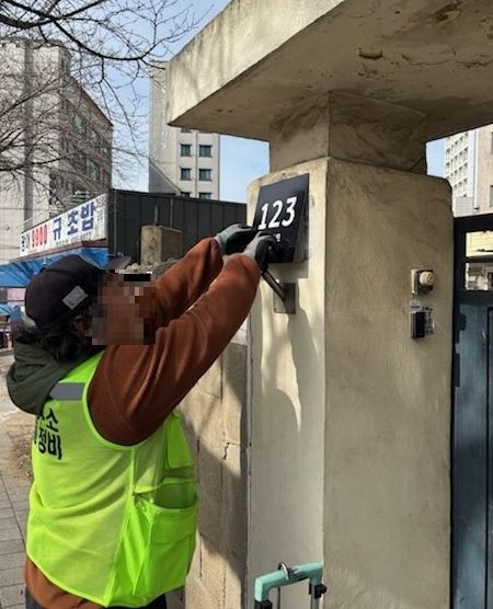 평택시, 낡은 건물번호판 교체 완료