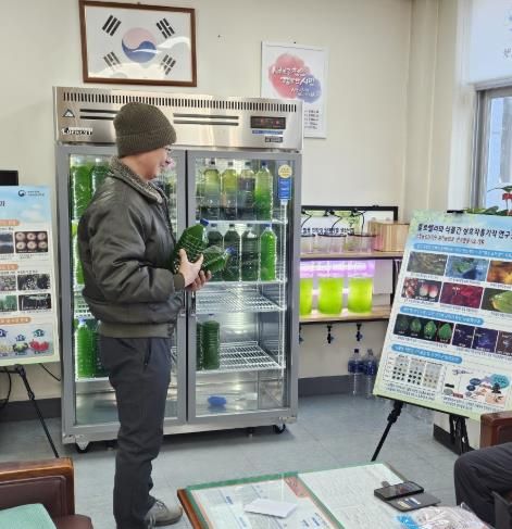 천안시농업기술센터가 실증시험 처리를 위한 현장조사를 진행하고 있다.