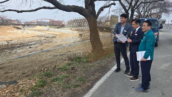 지난 25일 신필승 서산시 부시장이 관내 하천 3개소를 찾아 재해복구 상황을 점검했다.