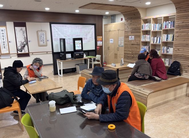 노노멘토(老-老 Mentor) 활동이 이루어지는 장면