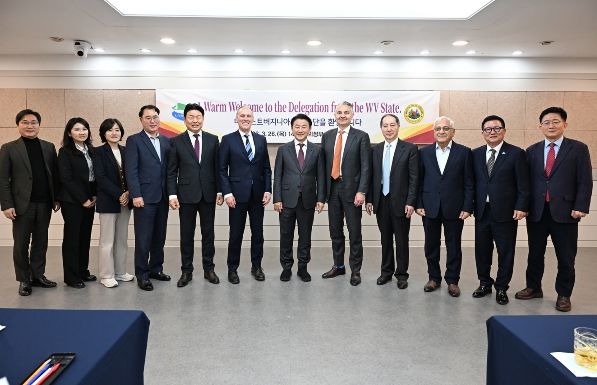 의정부시는 3월 26일 시청 회룡홀에서 미국 웨스트버지니아주 대표단을 맞아 관내 유망 바이오 기업의 해외 진출과 글로벌 투자 협력을 위한 면담을 진행했다.