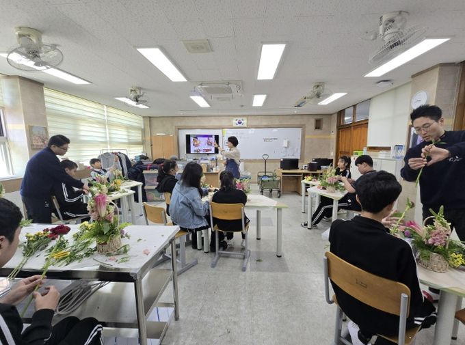 ‘찾아가는 힐링원예체험’ 수업 모습