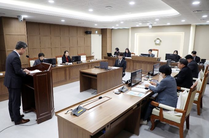 수원특례시의회 환경안전위원회 안건 심사