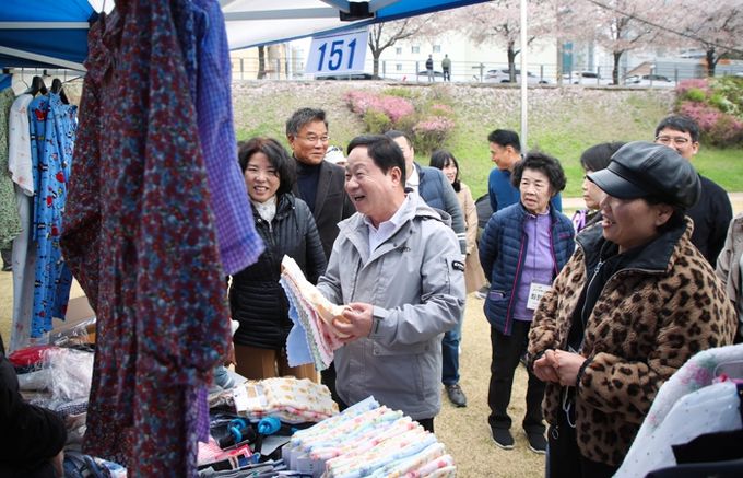 남양주시, ‘2026년 벼룩시장’ 다산동 권역장 개장식 성료