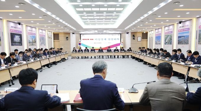 13일 시청 대회의실에서 열린 비상경제점검 확대간부회의